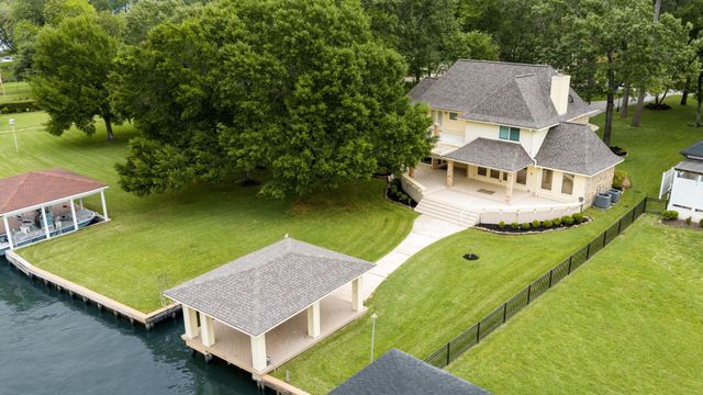 154 Lakeside Drive, Montgomery, TX 77356