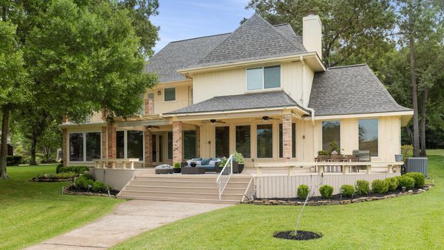 154 Lakeside Drive, Montgomery, TX 77356