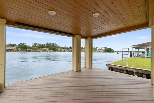 154 Lakeside Drive, Montgomery, TX 77356