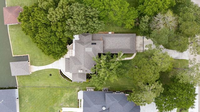 154 Lakeside Drive, Montgomery, TX 77356