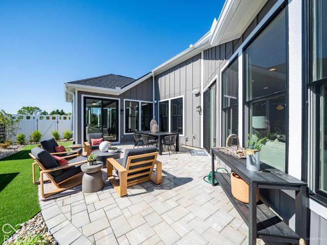 7106 Shenandoah Street, Zionsville, IN 46077