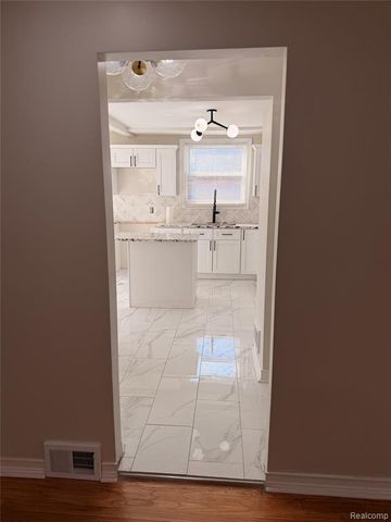 16130 Whitcomb Street, Detroit, MI 48235