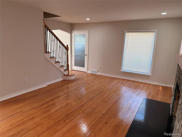 16130 Whitcomb Street, Detroit, MI 48235