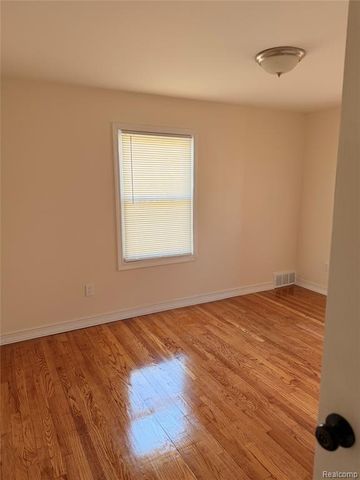 16130 Whitcomb Street, Detroit, MI 48235