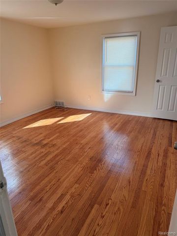 16130 Whitcomb Street, Detroit, MI 48235