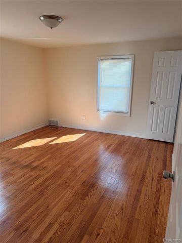 16130 Whitcomb Street, Detroit, MI 48235