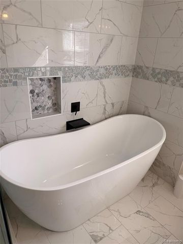 16130 Whitcomb Street, Detroit, MI 48235