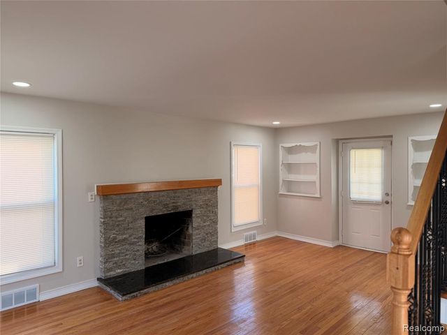 16130 Whitcomb Street, Detroit, MI 48235