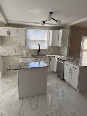 16130 Whitcomb Street, Detroit, MI 48235