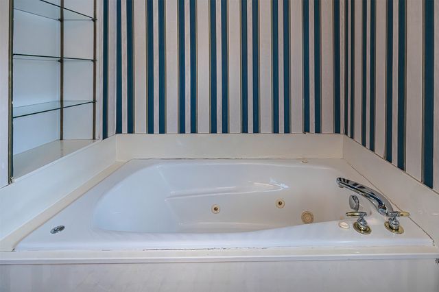 2232 FOXWOOD Drive, Erie, PA 16510