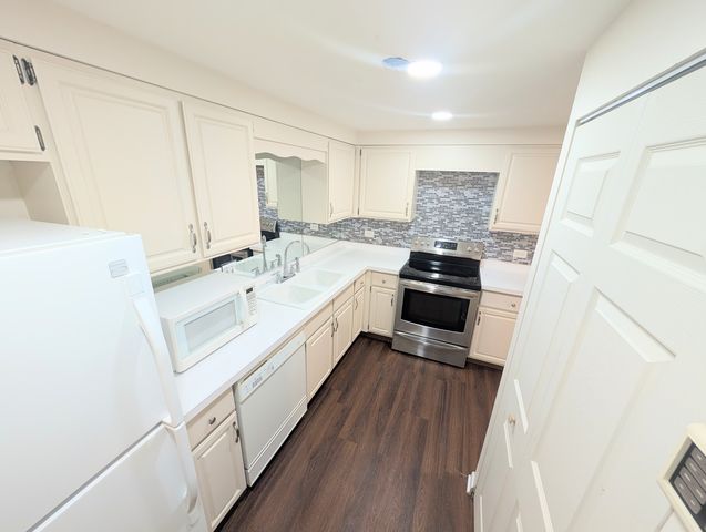 3505 Lakeview Drive 104, Hazel Crest, IL 60429