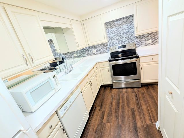 3505 Lakeview Drive 104, Hazel Crest, IL 60429