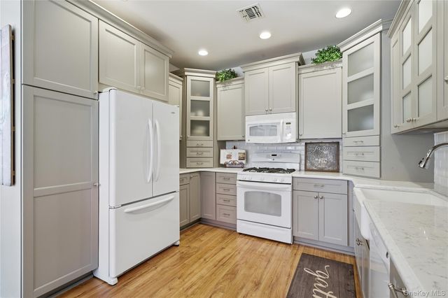 132 Willow Wood Drive, Oakdale, NY 11769