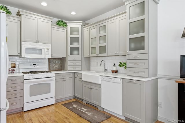 132 Willow Wood Drive, Oakdale, NY 11769