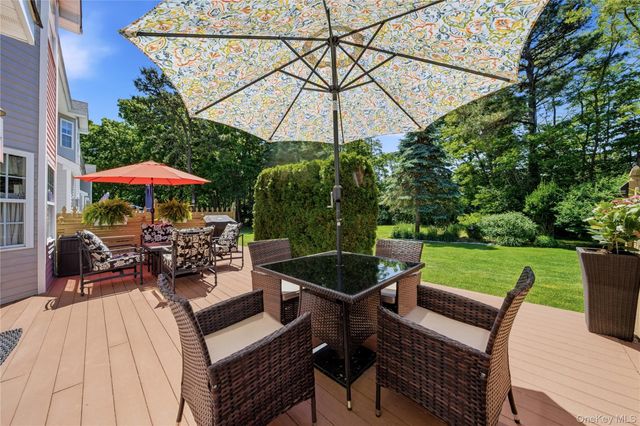 132 Willow Wood Drive, Oakdale, NY 11769