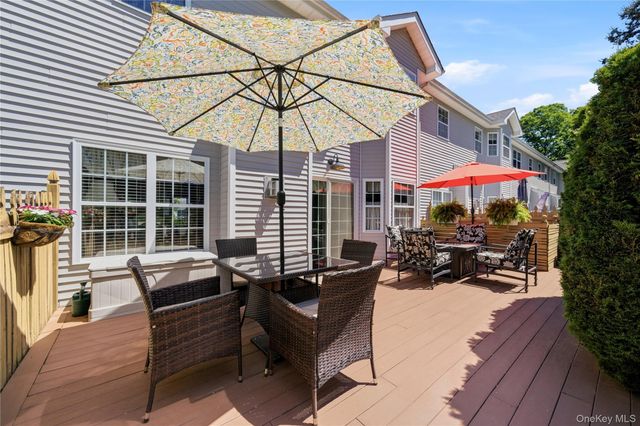 132 Willow Wood Drive, Oakdale, NY 11769
