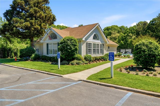 132 Willow Wood Drive, Oakdale, NY 11769