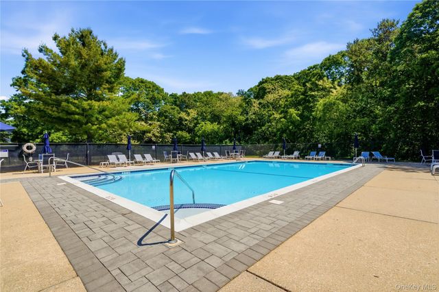 132 Willow Wood Drive, Oakdale, NY 11769