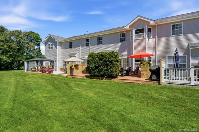 132 Willow Wood Drive, Oakdale, NY 11769