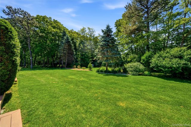 132 Willow Wood Drive, Oakdale, NY 11769