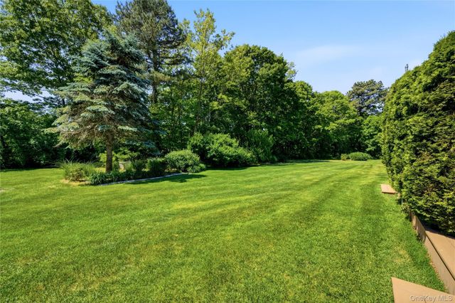 132 Willow Wood Drive, Oakdale, NY 11769