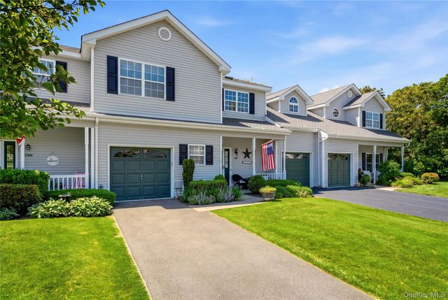 132 Willow Wood Drive, Oakdale, NY 11769