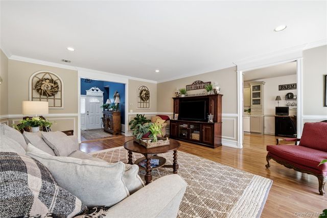 132 Willow Wood Drive, Oakdale, NY 11769