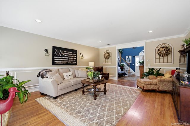 132 Willow Wood Drive, Oakdale, NY 11769