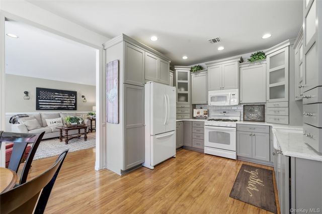 132 Willow Wood Drive, Oakdale, NY 11769