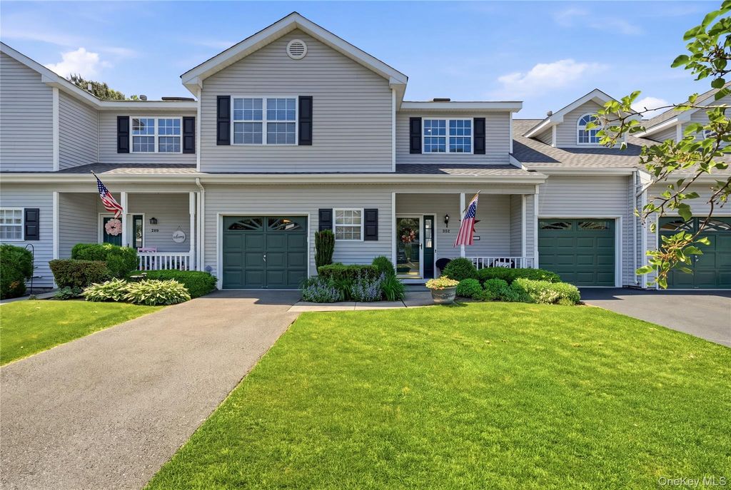 132 Willow Wood Drive, Oakdale, NY 11769
