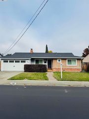 7505 Frederiksen Ln, Dublin, CA 94568