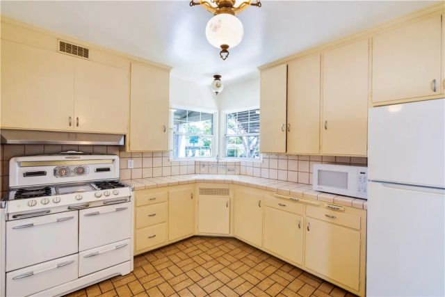 1701 N Naomi, Burbank, CA 91505