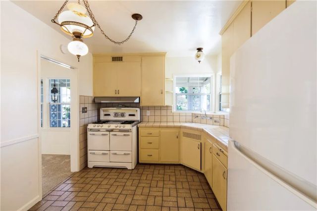 1701 N Naomi, Burbank, CA 91505