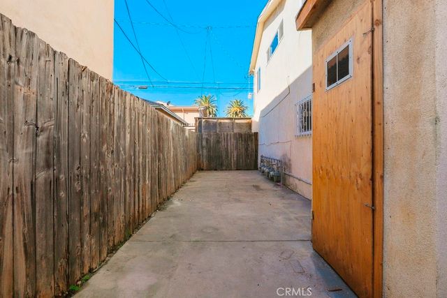 2122 E 10th Street, Long Beach, CA 90804