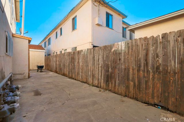 2122 E 10th Street, Long Beach, CA 90804
