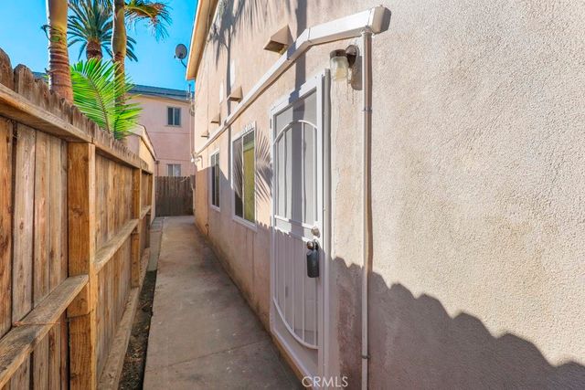 2122 E 10th Street, Long Beach, CA 90804