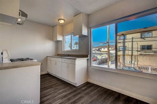 2122 E 10th Street, Long Beach, CA 90804