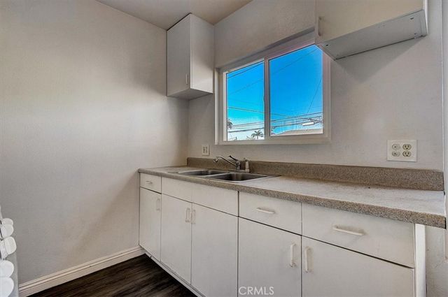 2122 E 10th Street, Long Beach, CA 90804