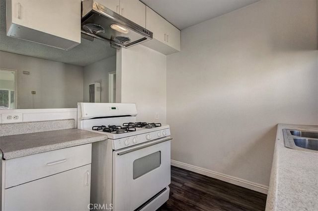 2122 E 10th Street, Long Beach, CA 90804