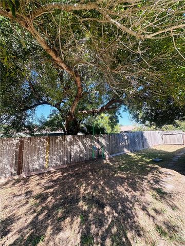 862 Siskin Cir, Corpus Christi, TX 78418