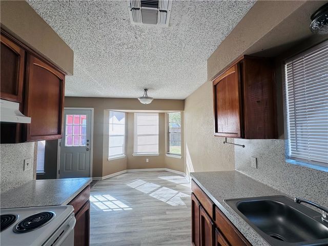 862 Siskin Cir, Corpus Christi, TX 78418