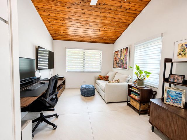 13231 NW 1st Avenue, Miami, FL 33168