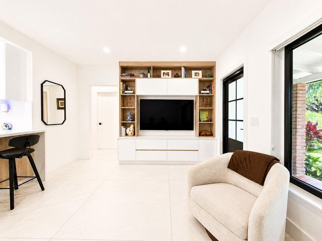 13231 NW 1st Avenue, Miami, FL 33168