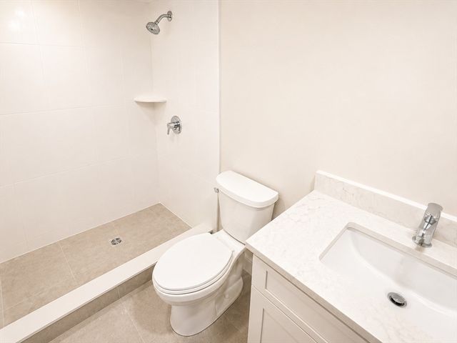 111 Hillsdale Rd 1, Somerville, MA 02144