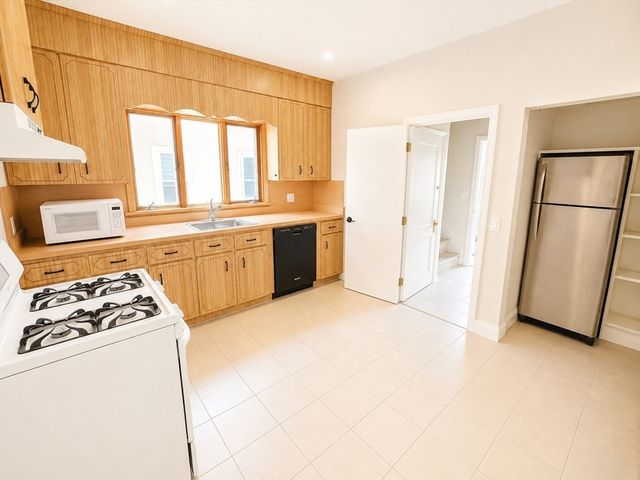 111 Hillsdale Rd 1, Somerville, MA 02144