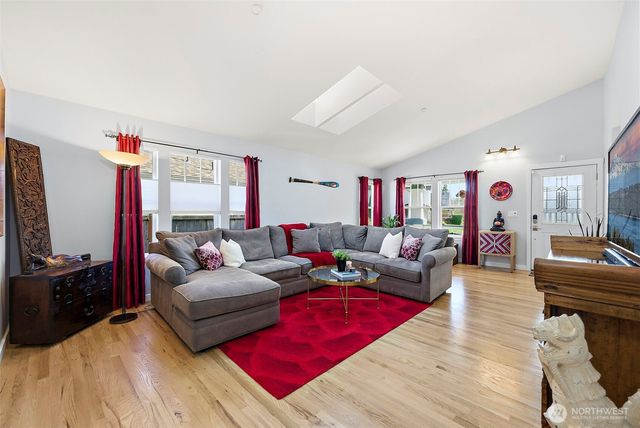 2253 McDonald Avenue, Dupont, WA 98327