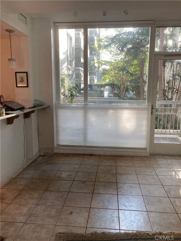 300 W Beech Street 10, San Diego, CA 92101 — photo 4