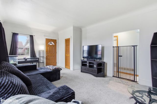 353 George Street, Trenton, MI 48183