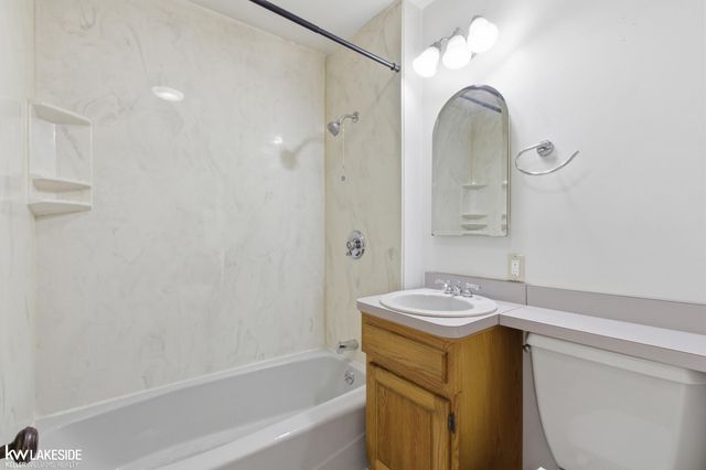 353 George Street, Trenton, MI 48183