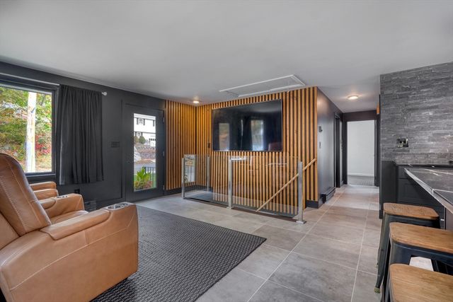 38 Appleton St, Saugus, MA 01906